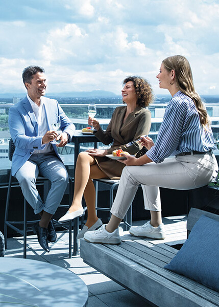 Venebehandling Familie, der sidder på en trappe