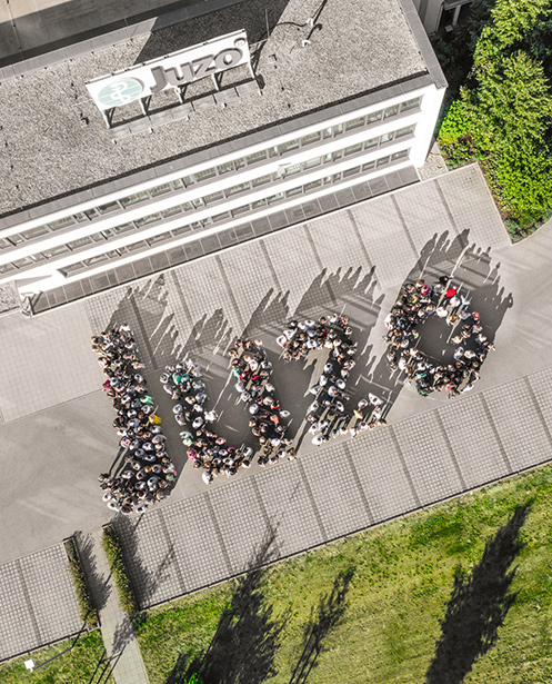Juzo Mitarbeiter von oben beim Sommerfest